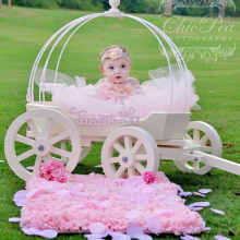 Small Angel Carriage, in white