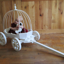 Small Angel Carriage, in white